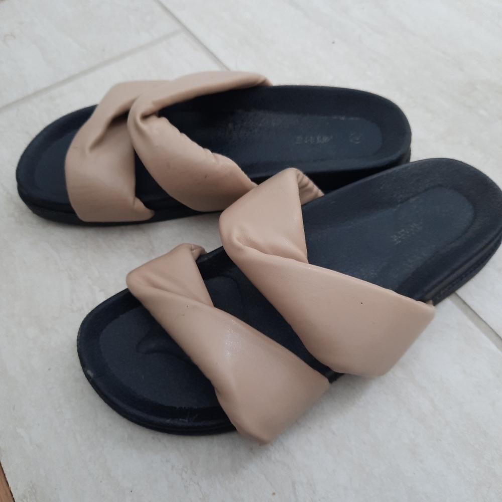 Ardene Sandals~Twist Pool Slides Size 6